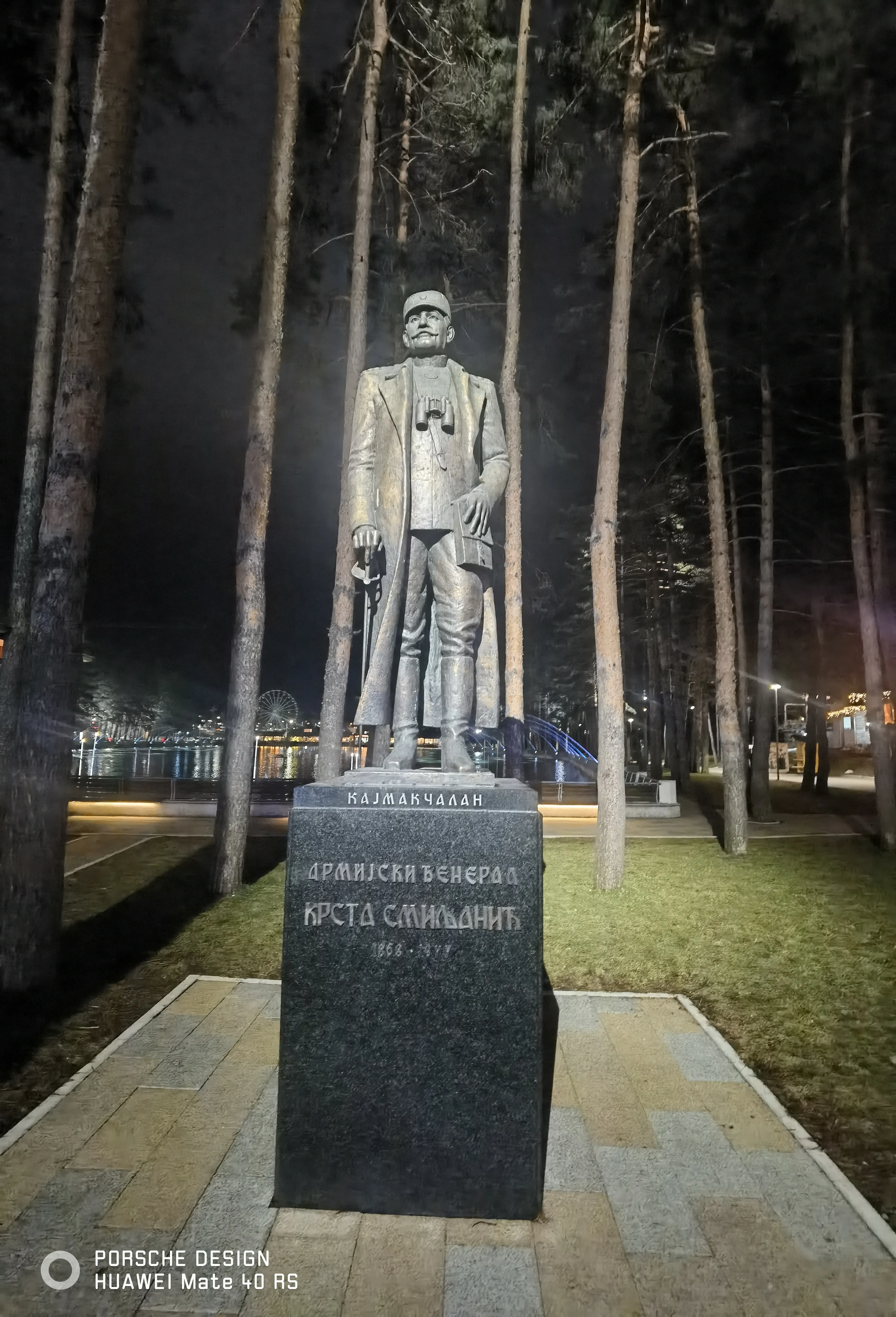 纪念当地陆军将领的雕像