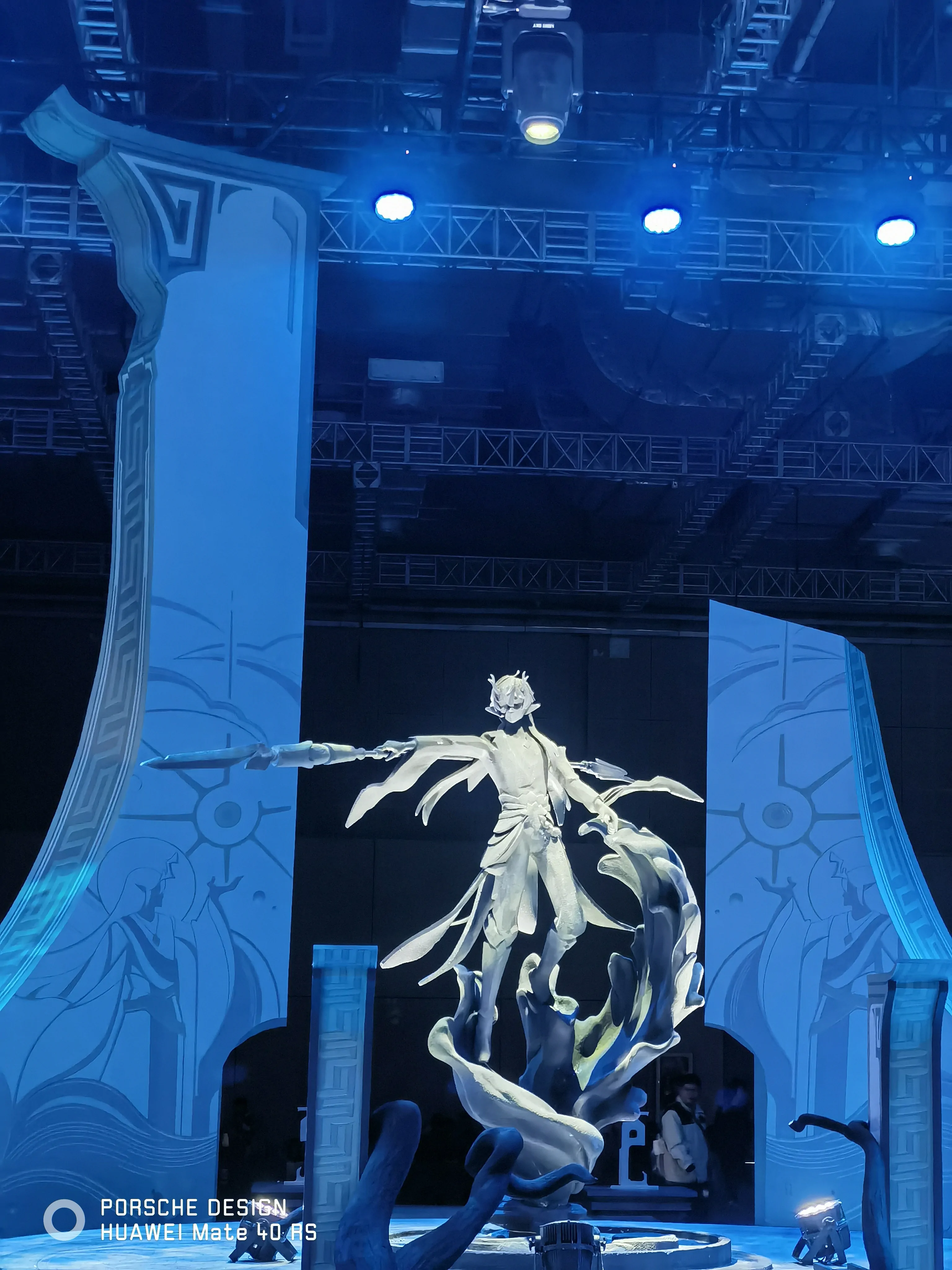 一比一龙尊雕像