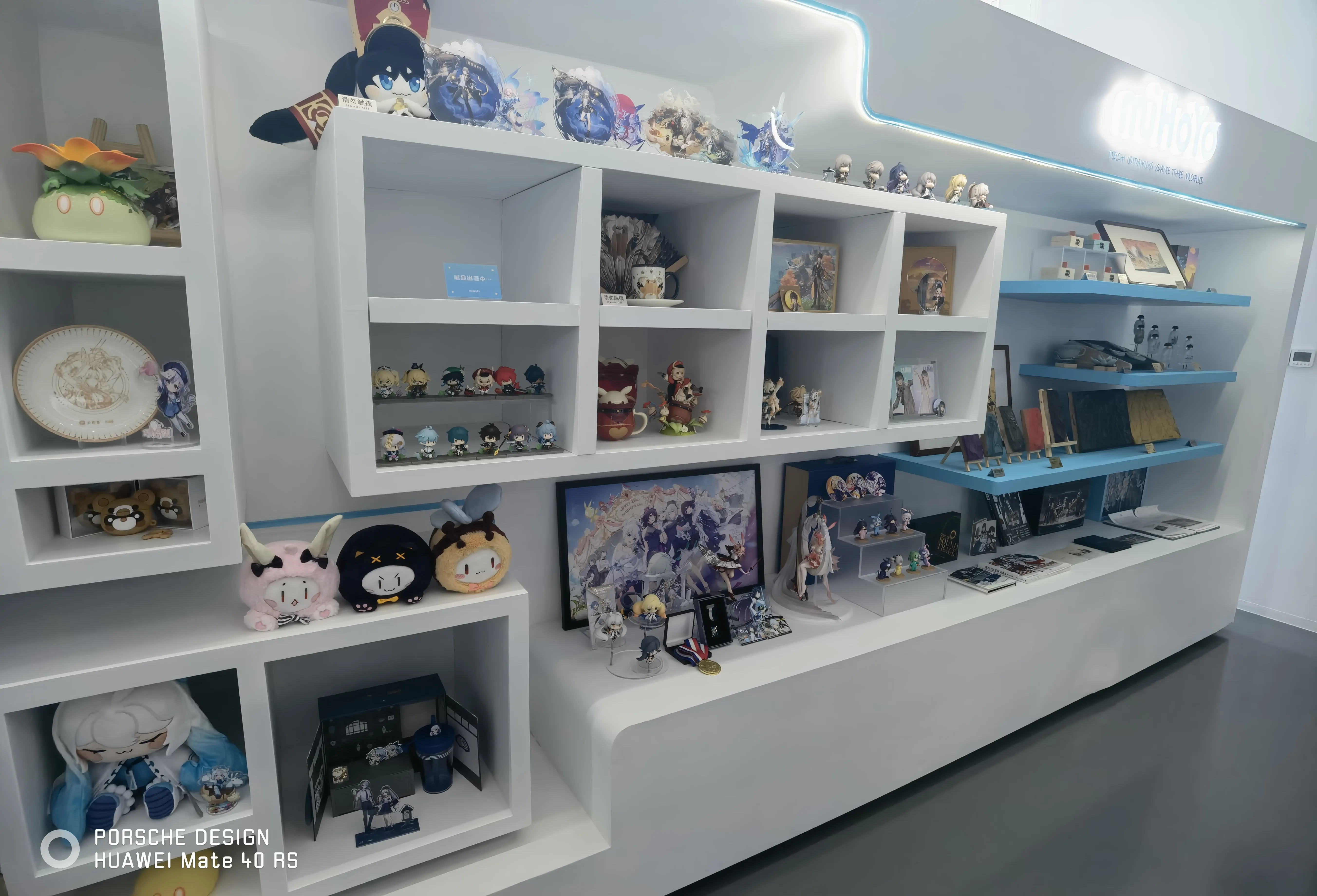 琳琅满目的手办