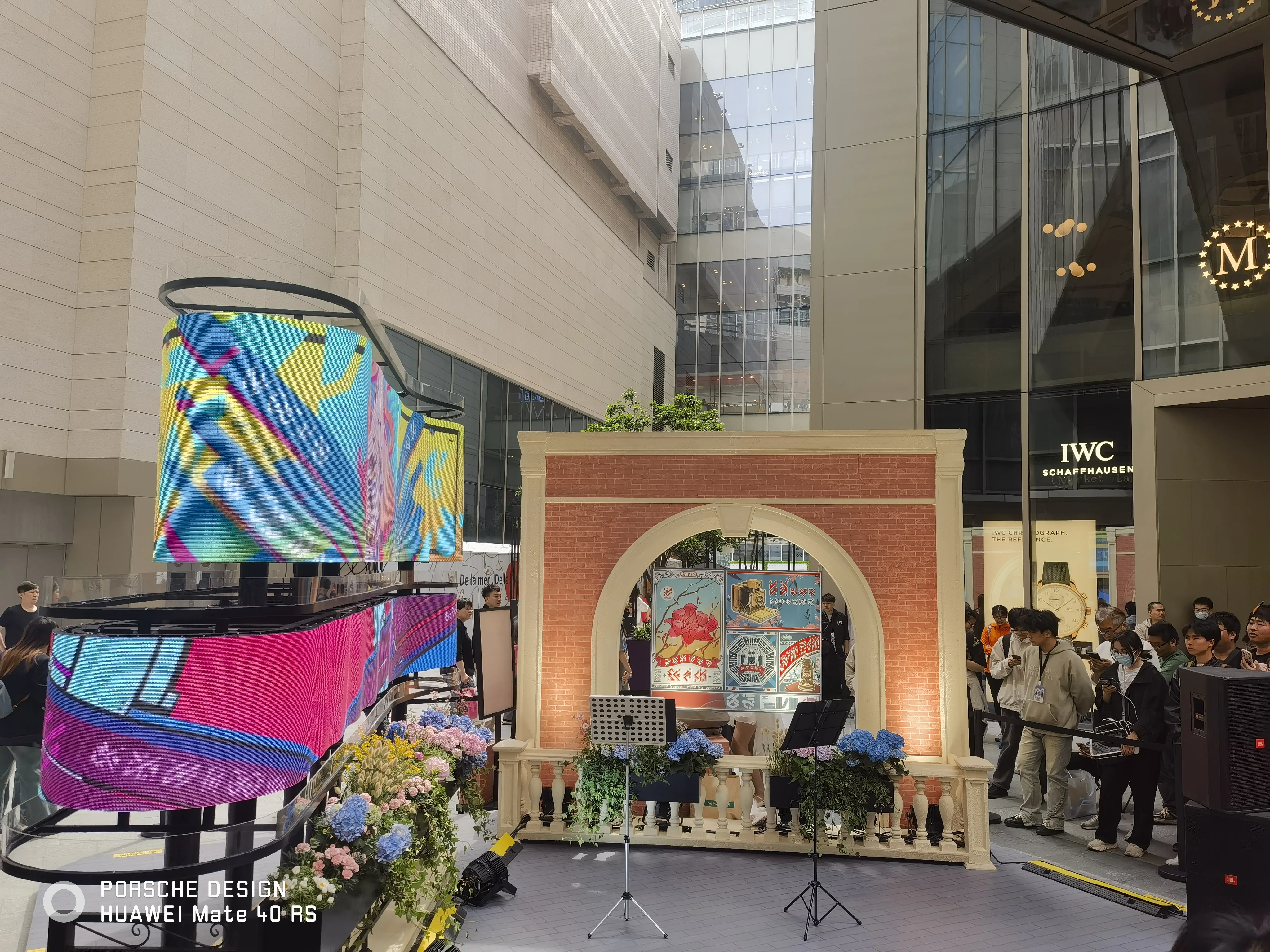 崩三歌曲线下演出