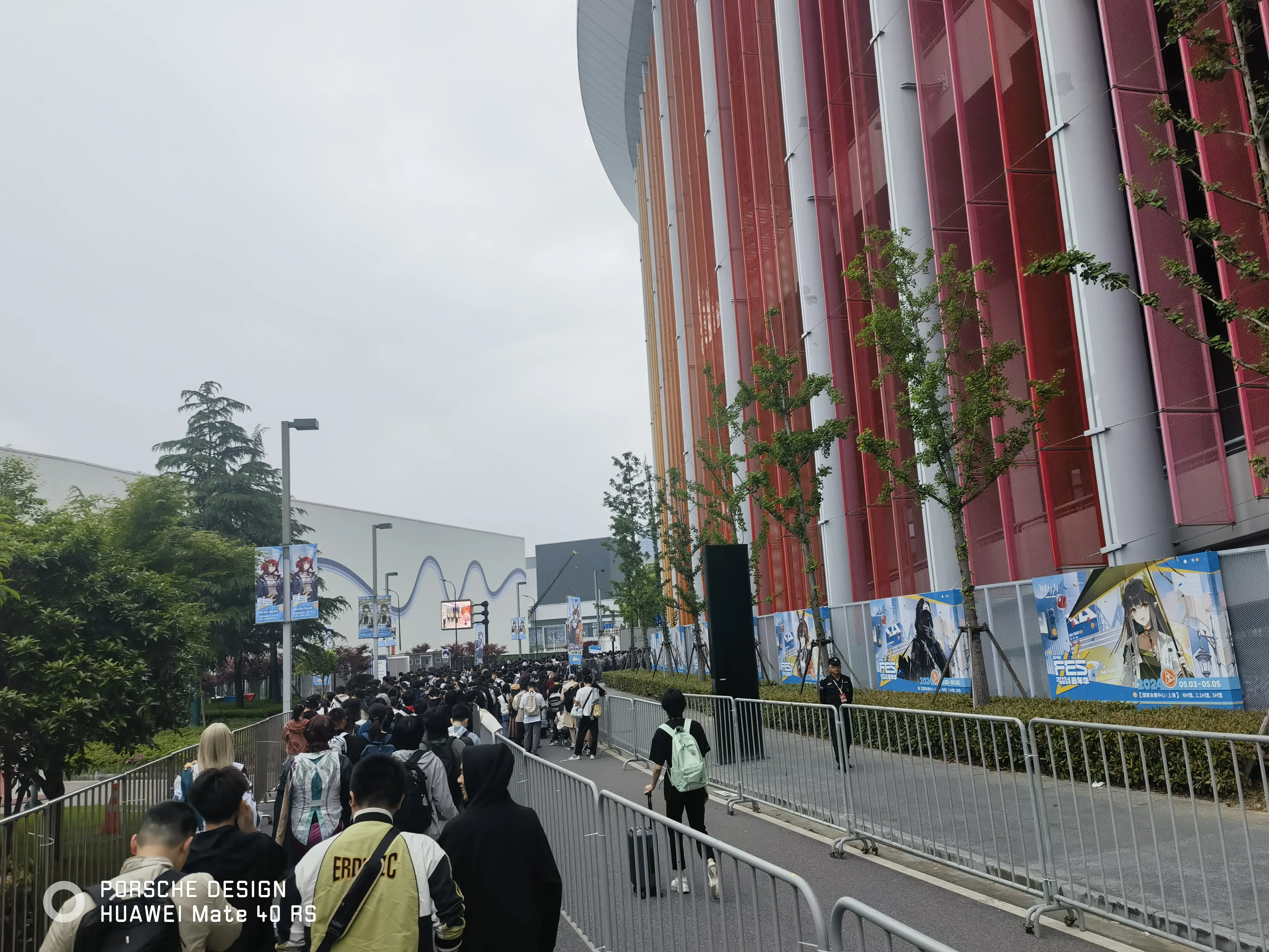 早起但排队已是人山人海